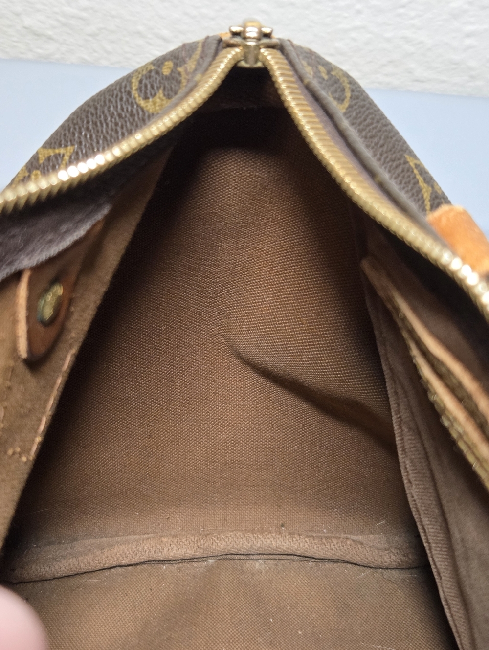 '91 AUTH. LV Malletier - Picture 9 of 14